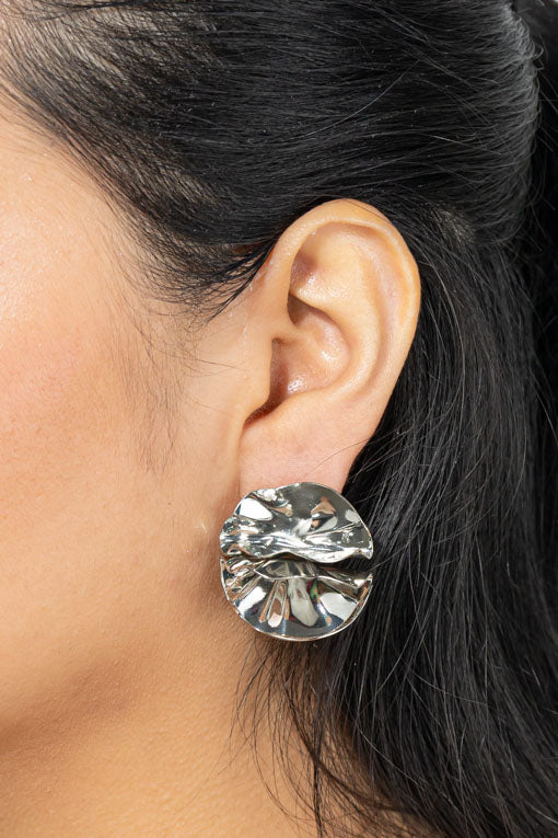 Arete clavel plateado