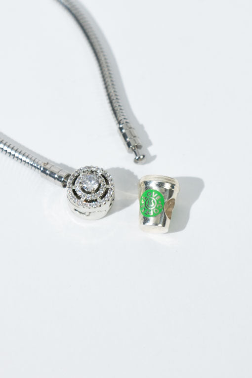 Pulsera Paloma plateada con dije