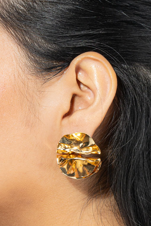 Arete clavel dorado